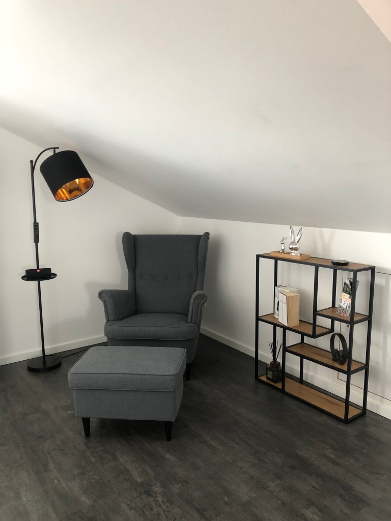 Separater Bereich mit gemütlicher Sitzecke – ideal zum Zurücklehnen und Wohlfühlen“